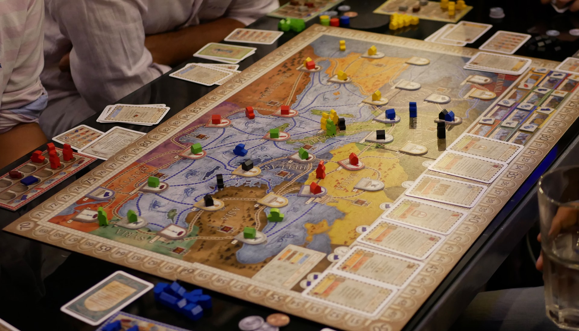 A team around a board-game simulation